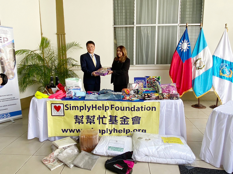 Un conteneur de cadeaux Noël de la part de Taïwan pour les enfants guatémaltèques