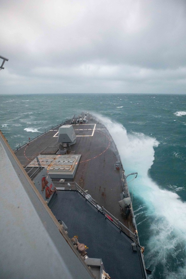 Passage d’un bâtiment de la Marine américaine dans le détroit de Taïwan