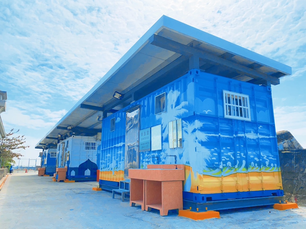 Inauguration de locaux pour les pêcheurs étrangers du port de Tung Kang