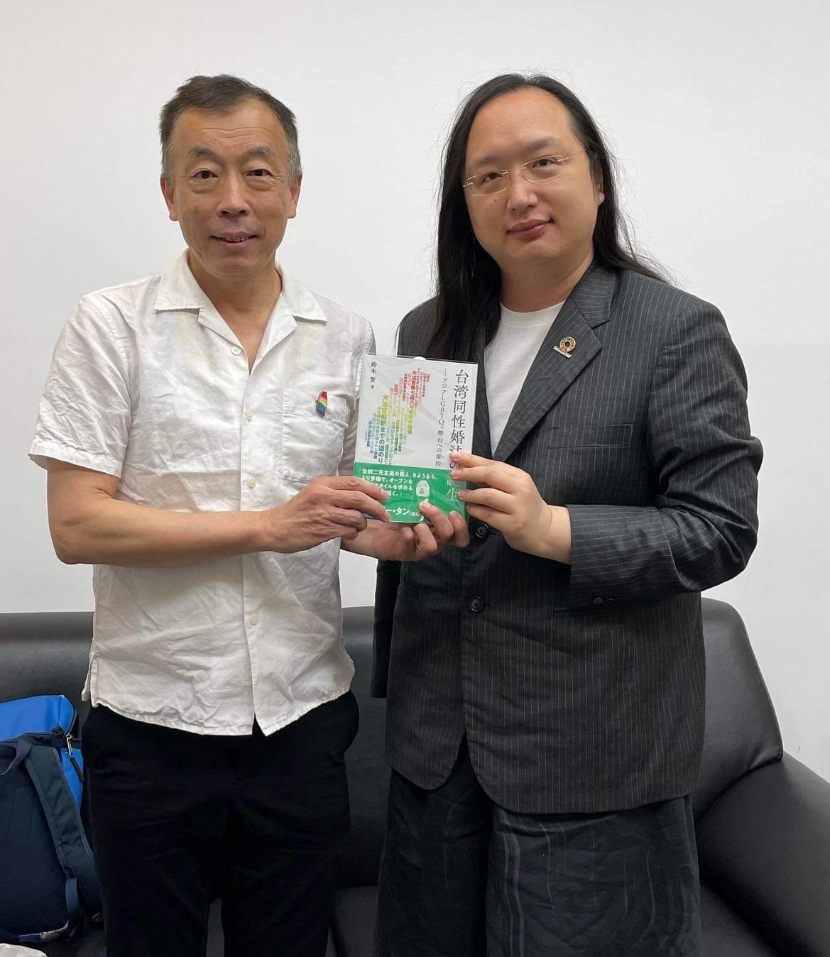 Le professeur Ken Suzuki (Univ. Meiji) et la ministre du numérique Audrey Tang (Photo fournie par Ken Suzuki)