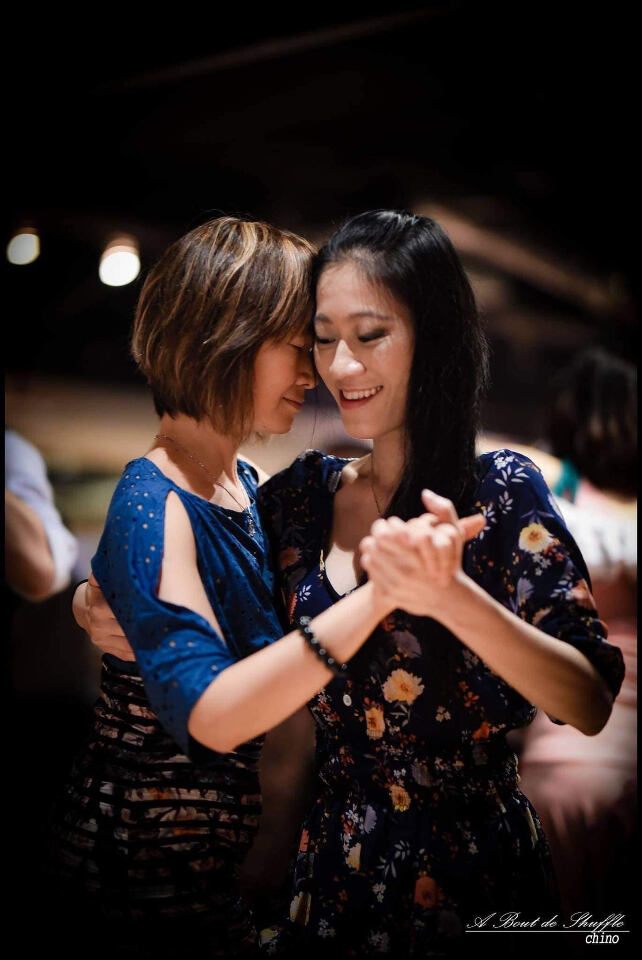 Yutan Lin guide un tango  (photo fournie par Yutan)