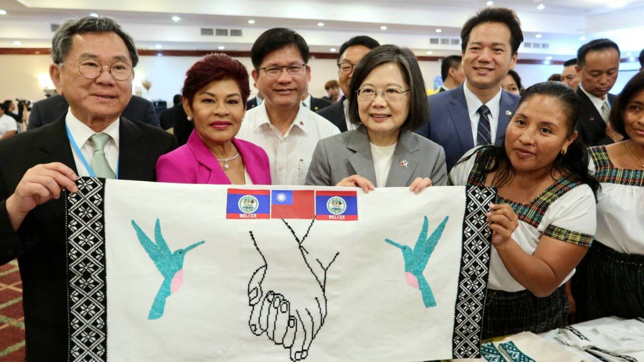 Visite au Bélize : Tsai Ing-wen inspecte les programmes de formation pour les femmes