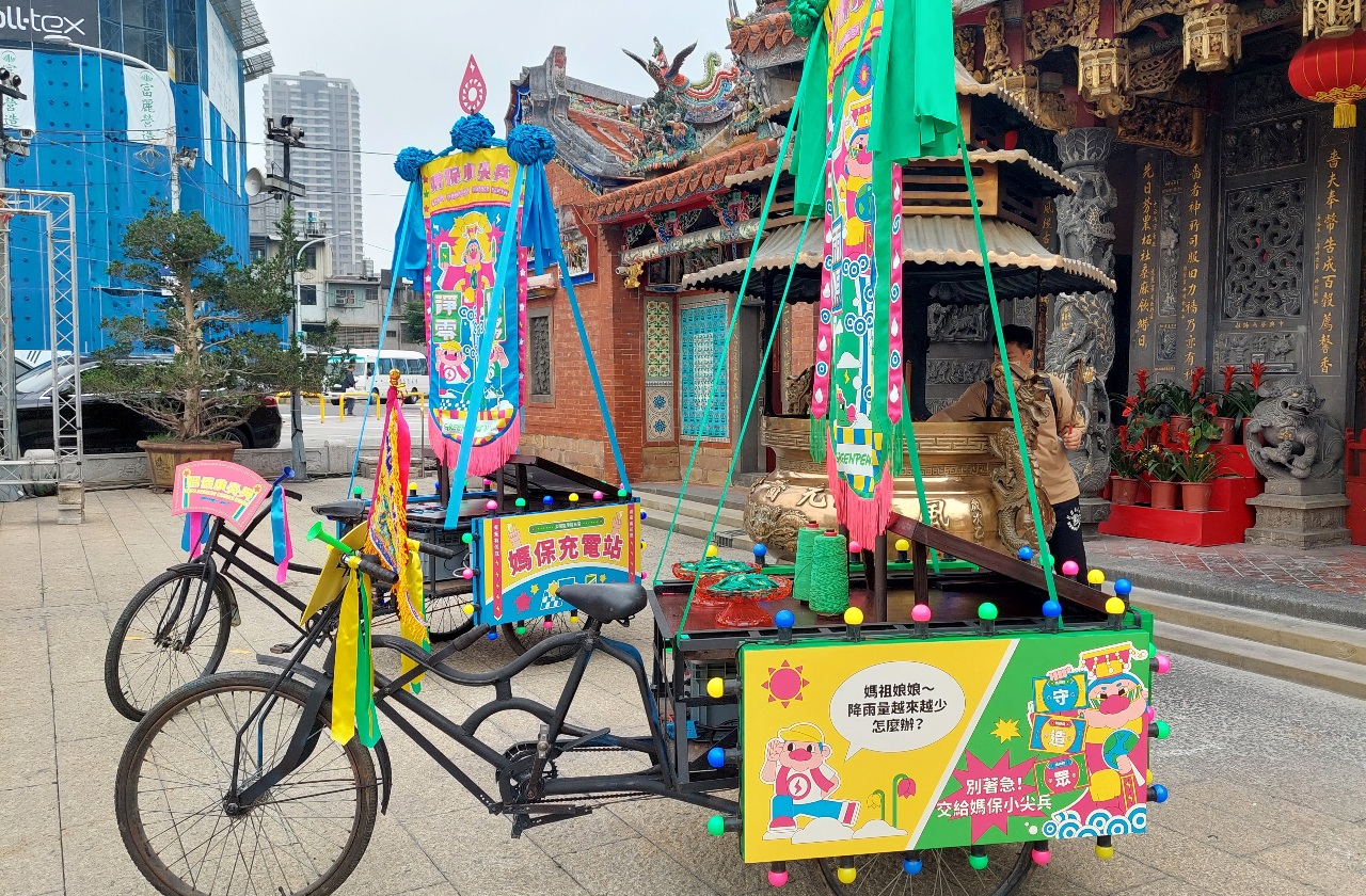 Greenpeace réalise un tricycle solaire pour la période du pèlerinage de Mazu