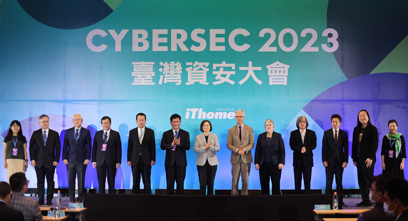 Tsai Ing-wen souligne l’importance de la sécurité informatique pour le développement industriel