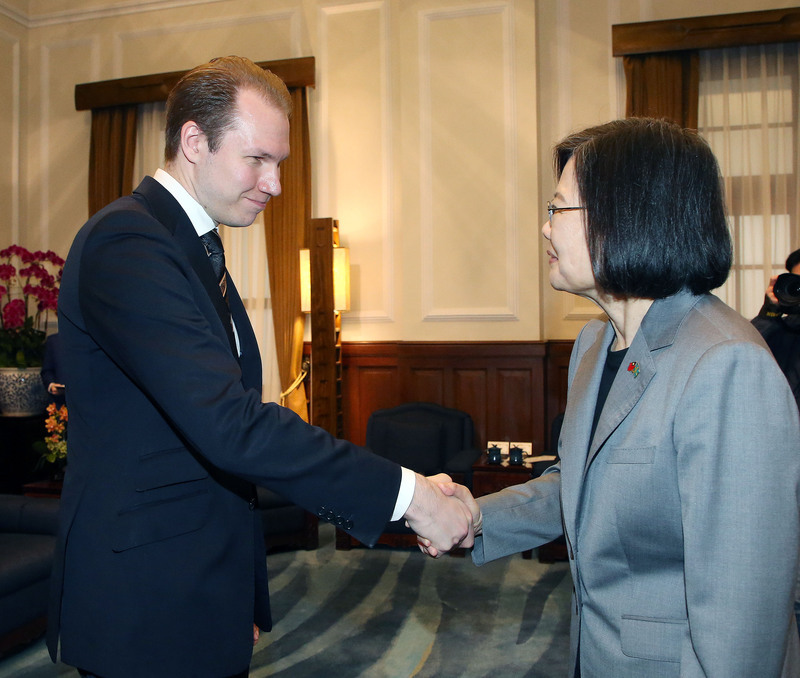 Une délégation parlementaire suédoise reçue par la présidente Tsai Ing-wen