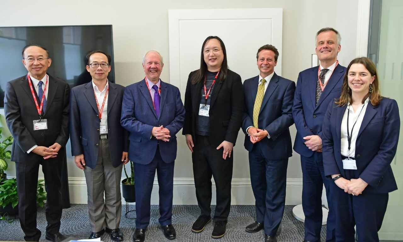 La ministre du Numérique, Audrey Tang, en visite au Royaume-Uni