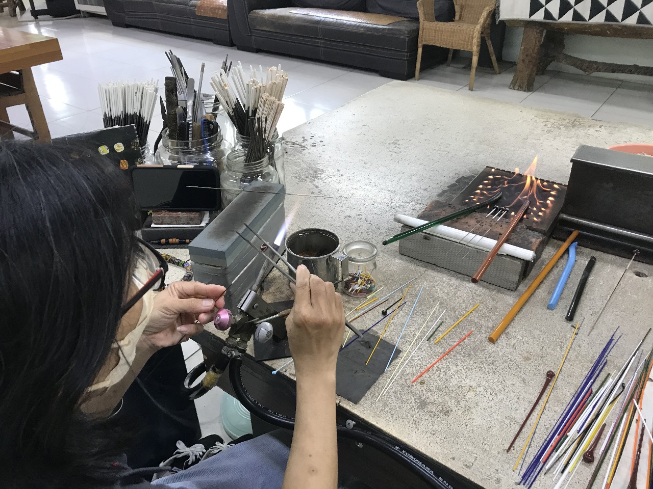Visite de l'atelier de perles en verre Paiwan de Shi Hsiu-chu (Image : RTI)