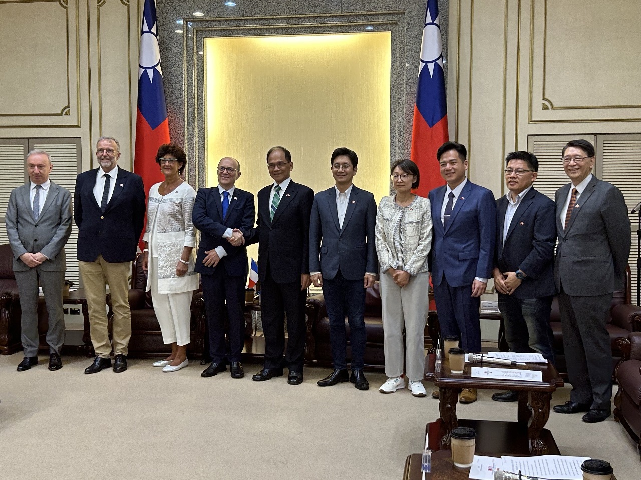 La délégation sénatoriale française reçue au Yuan législatif