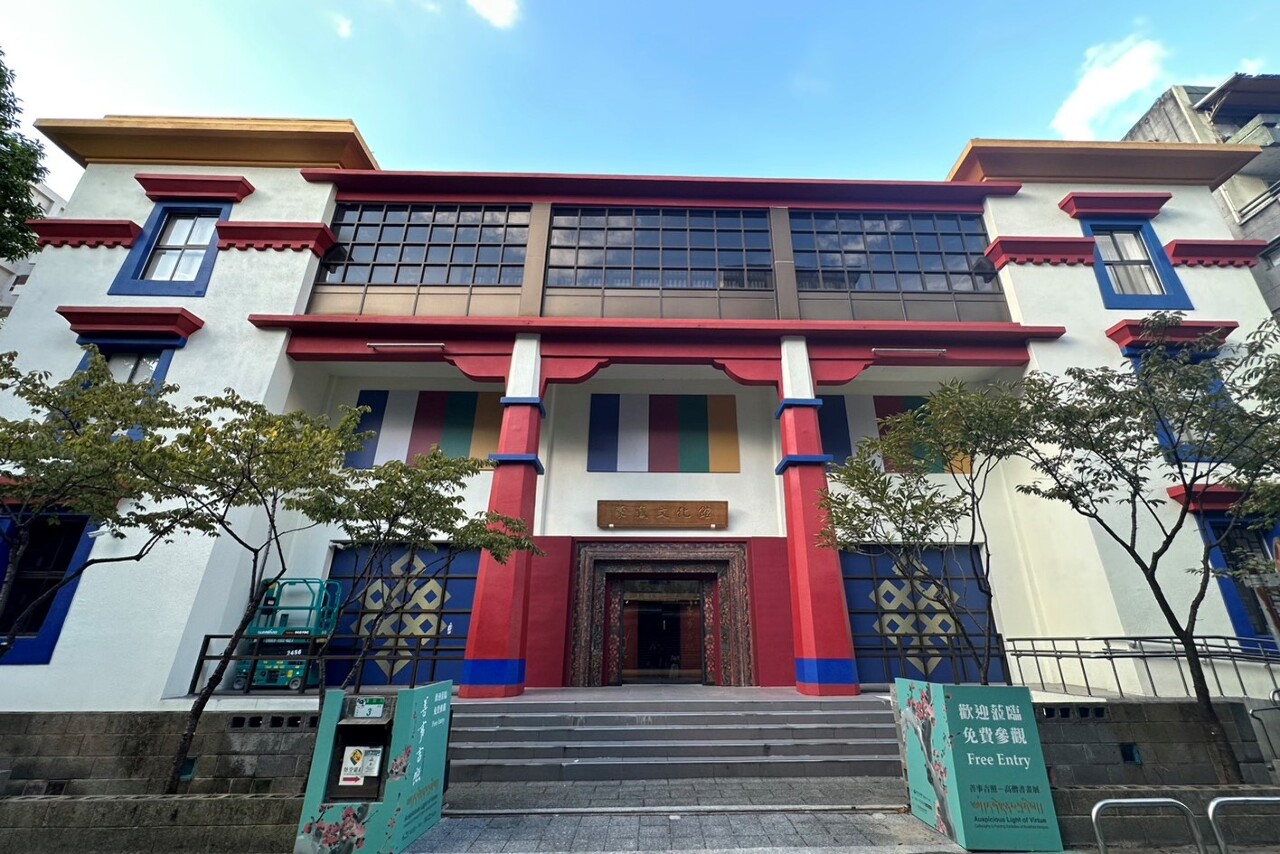 Cinq mises en examen, dont un employé du Centre culturel mongol et tibétain, pour une affaire d’espionnage au profit de la Chine