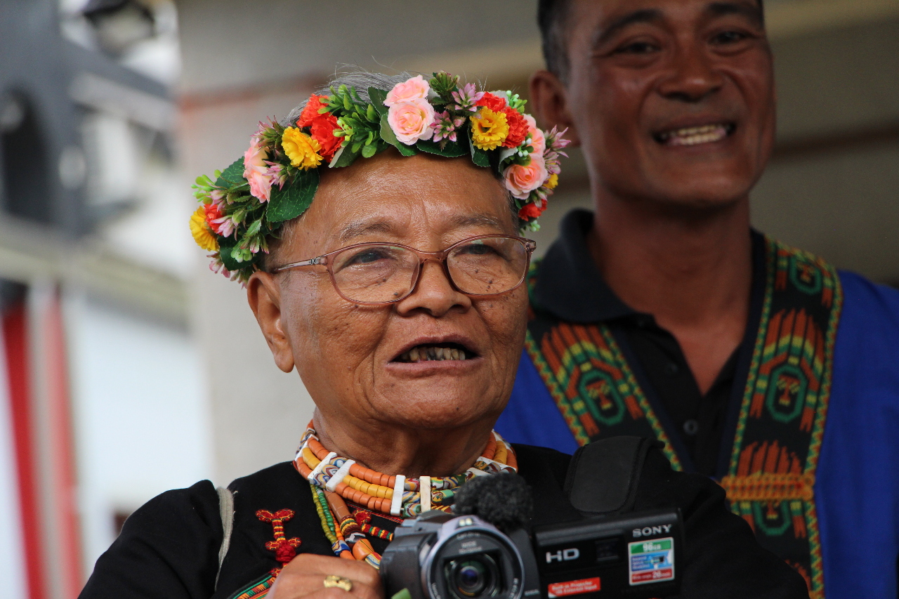 Ke Hui-yi, la langue Paiwan sur une machine à écrire