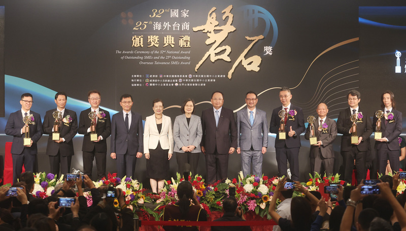 Tsai Ing-wen souligne les efforts de Taïwan pour créer un environnement favorable aux affaires et aux investissements