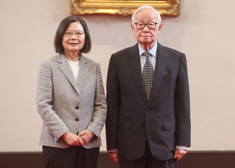 Sommet de l’APEC : Tsai Ing-wen confie quatre messages à son émissaire Morris Chang à transmettre au monde
