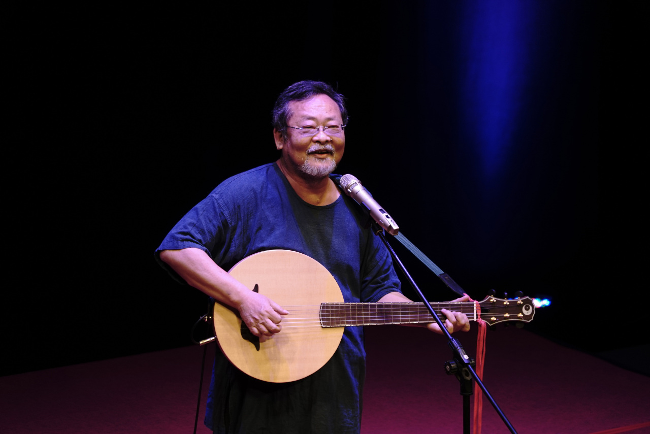 Le chanteur et musicien Chen Ming-chang (photo fournie par : 我們之間影像製作有限公司)