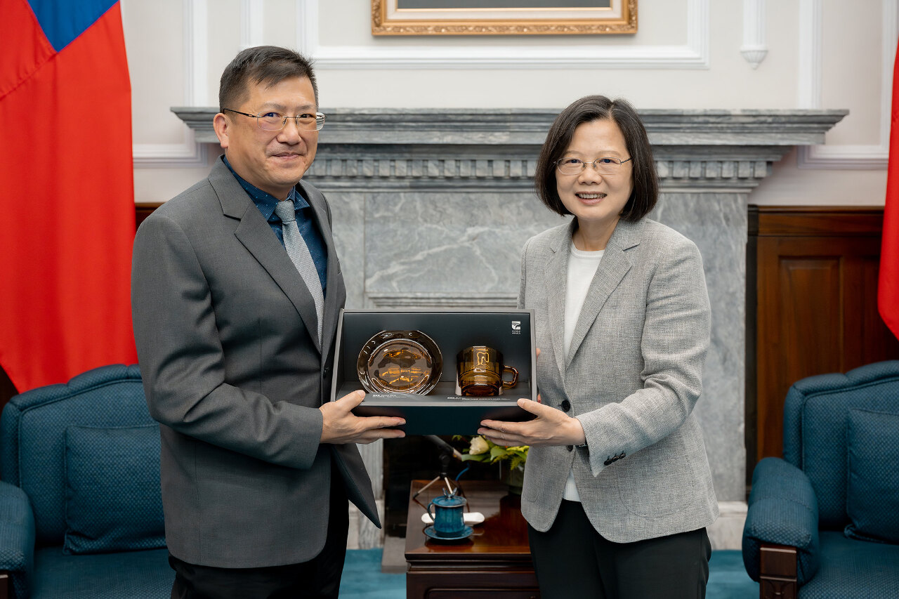 Tsai Ing-wen reçoit le lauréat du Prix de la contribution scientifique et technologique à la défense nationale