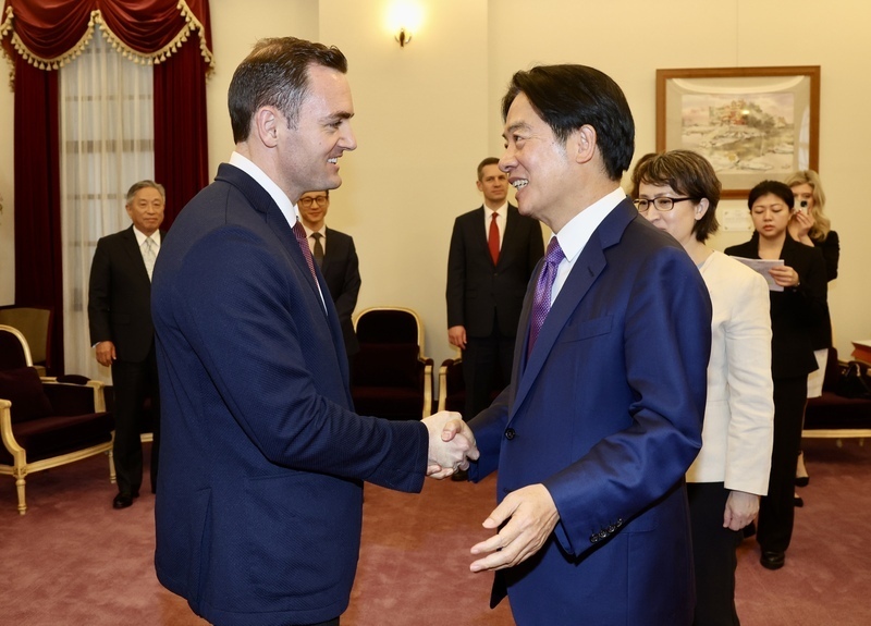Le député américain Mike Gallagher arrive à Taïwan pour une visite de trois jours