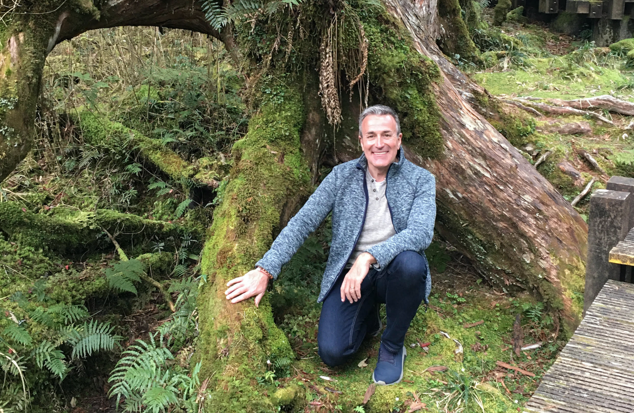 Alain Lancelot à Taipingshan. Auteur de Chemins de Reconnexion (Ed. Trédaniel), traduit en mandarin aux éditions 原水 (photo remise par Alain Lancelot)