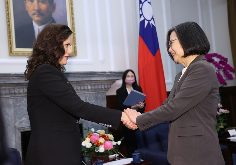 Tsai Ing-wen rencontre la gouverneure de l’Etat du Michigan, qui vient d’établir un bureau à Taïwan