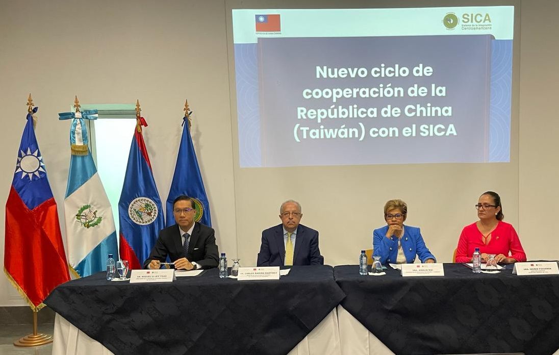 Taïwan lance sept projets de coopération avec le SICA