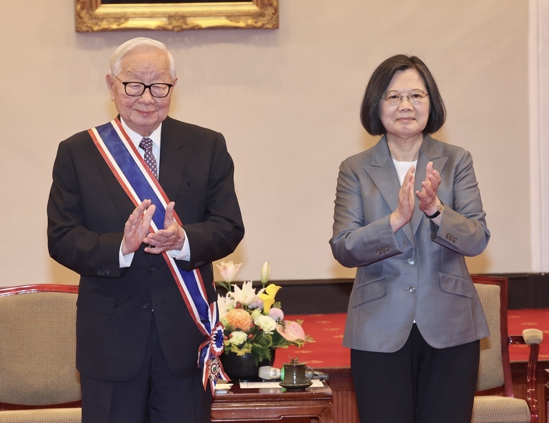 Le fondateur de TSMC décoré de l’ordre Sun Yat-sen