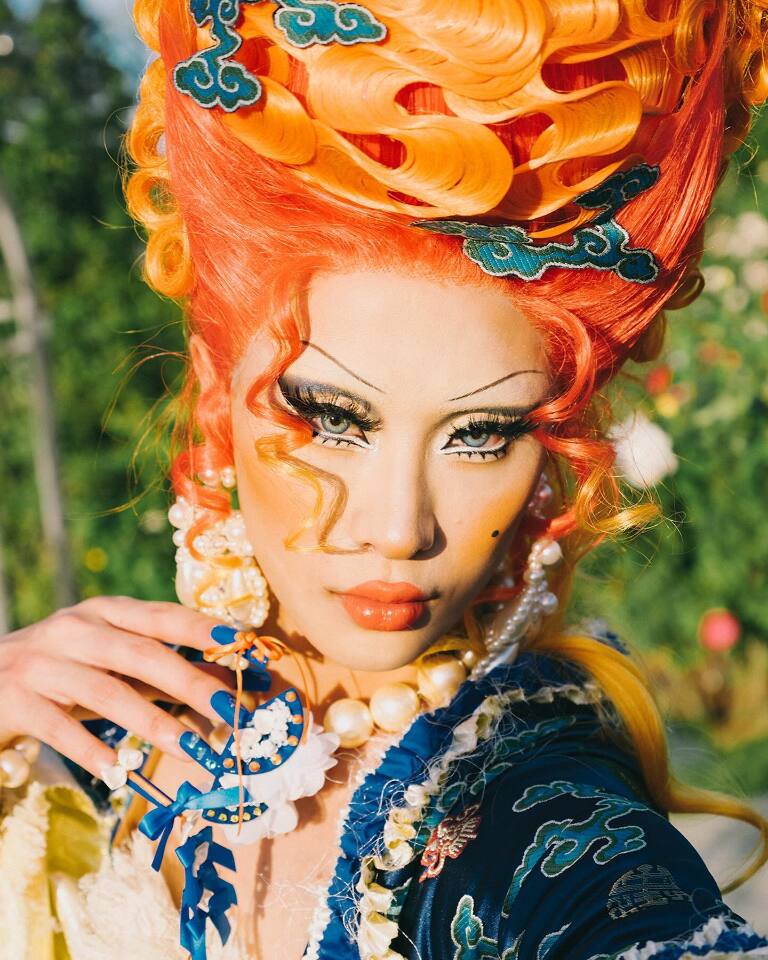 OEPAT : drag queen, stress post-séisme et protestation d'une étudiante aux États-Unis