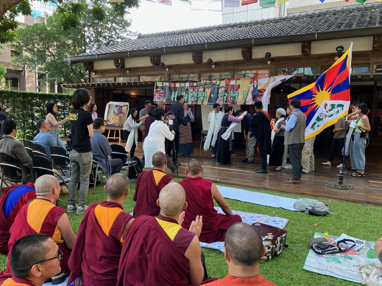 A l'occasion de la venue à Taïwan d'une délégation de l’administration centrale tibétaie et de l’assemblée du peuple tibétain, venue de Dharamsala en Inde, un événement a été organisé au centre de danse Tsai Jui-Yueh à Taipei, afin de sensibiliser à la cause du Tibet et mieux faire connaître sa culture (photo : Sasa / RTI)