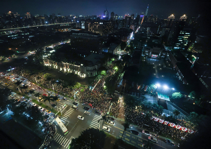 85000 manifestants autour du Parlement à Taipei