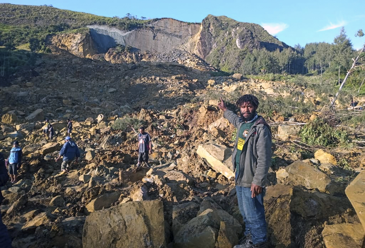 PNG : un énorme glissement de terrain ensevelit un village dans la province d'Enga et fait au moins 2000 morts (Image : AFP)