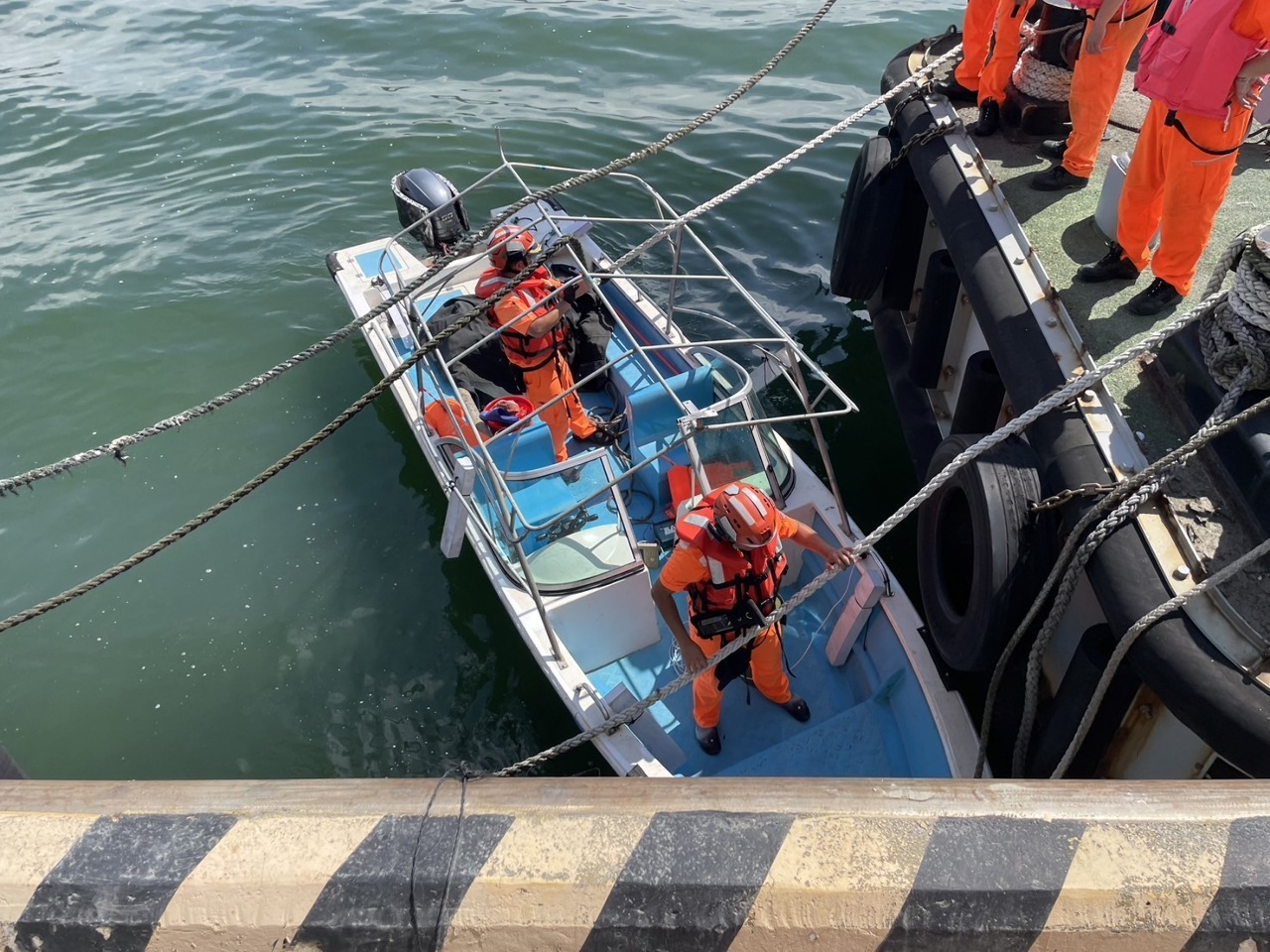 Les garde-côtes interceptent un hors-bord chinois au large de Tamsui