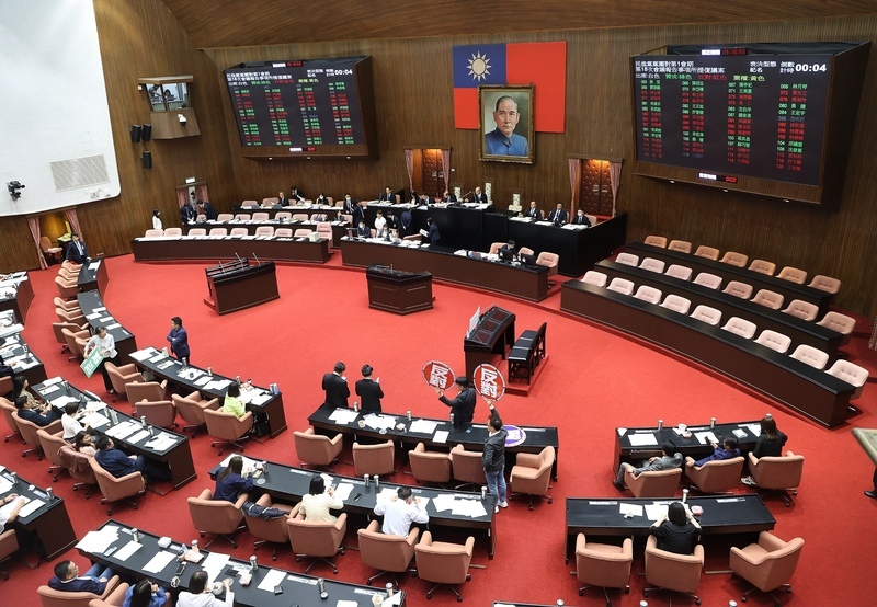 Consensus au Parlement pour prolonger la session parlementaire