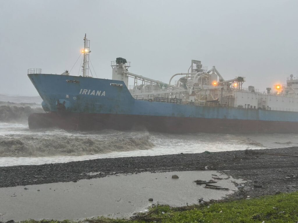 Un cargo indonésien s'échoue sur une plage de Pingtung, dans le sud de Taïwan