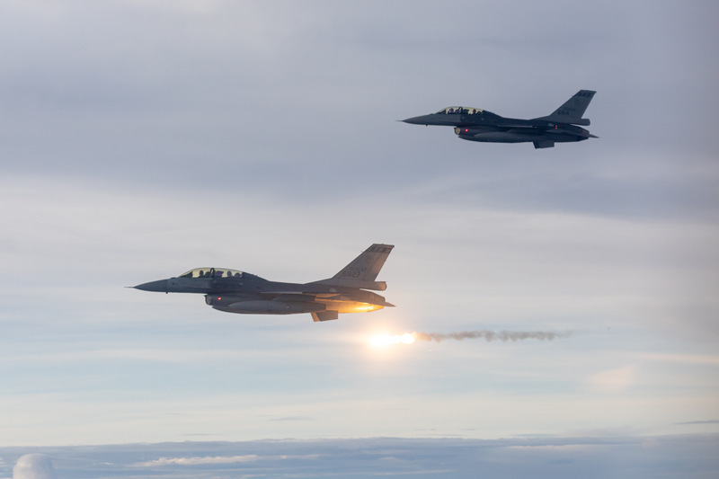 Des avions de combat F-16 escortent les athlètes taïwanais de retour des JO