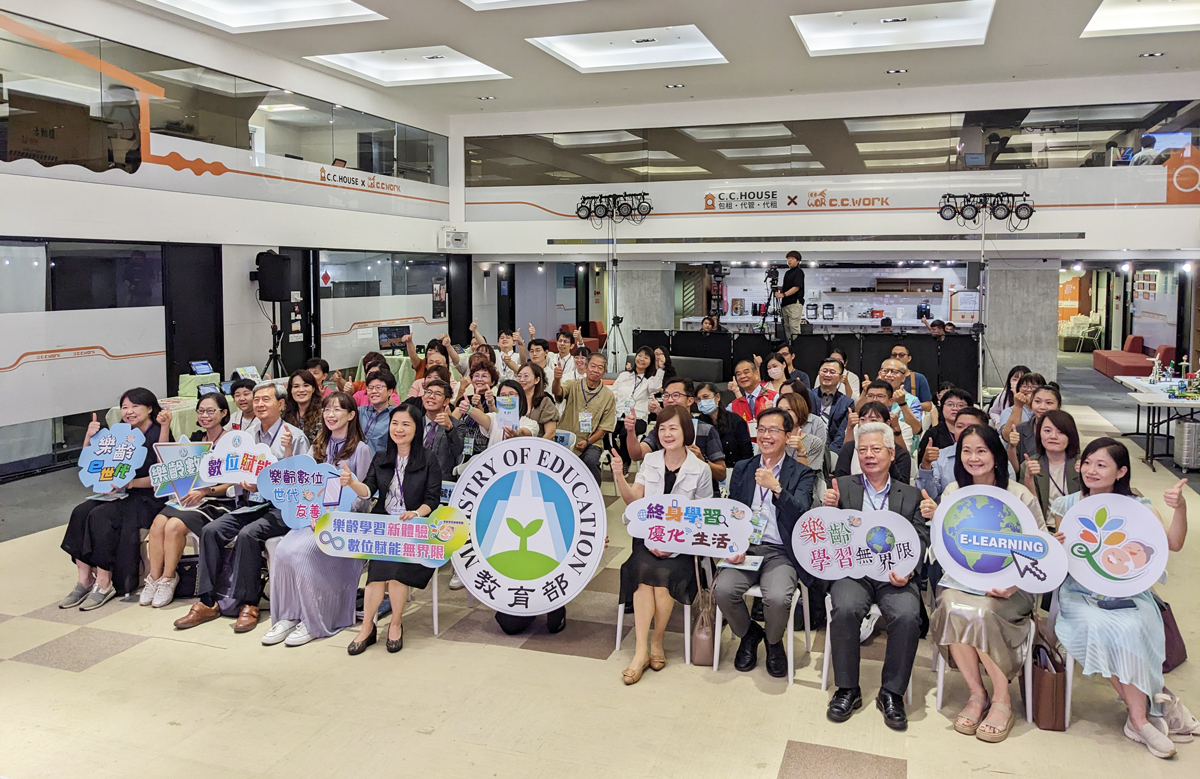Taiwan lance des centres d'apprentissage numérique pour les seniors