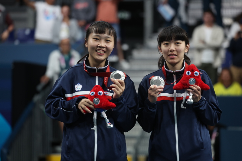 Jeux paralympiques: le double dames en tennis de table finit en argent