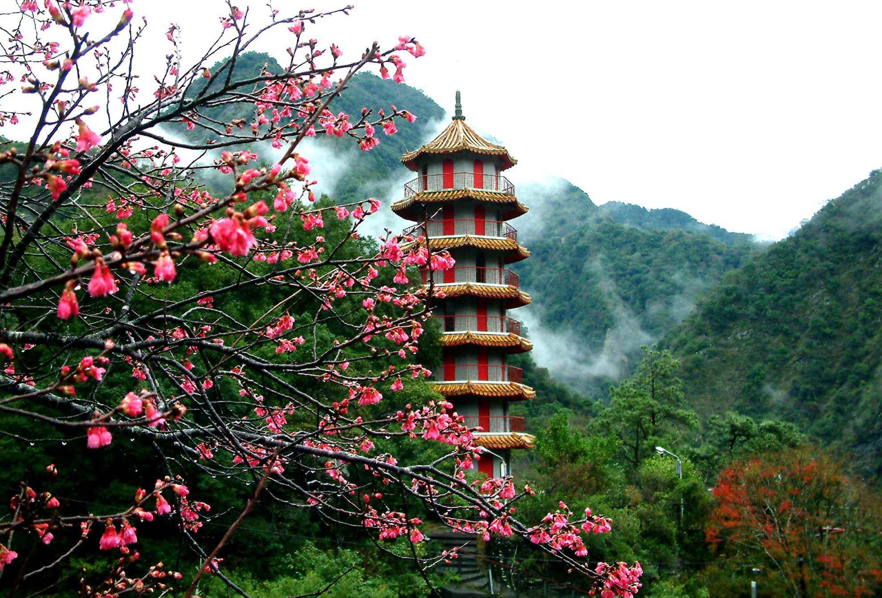 La reconstruction de la tour d'un temple fait des jaloux