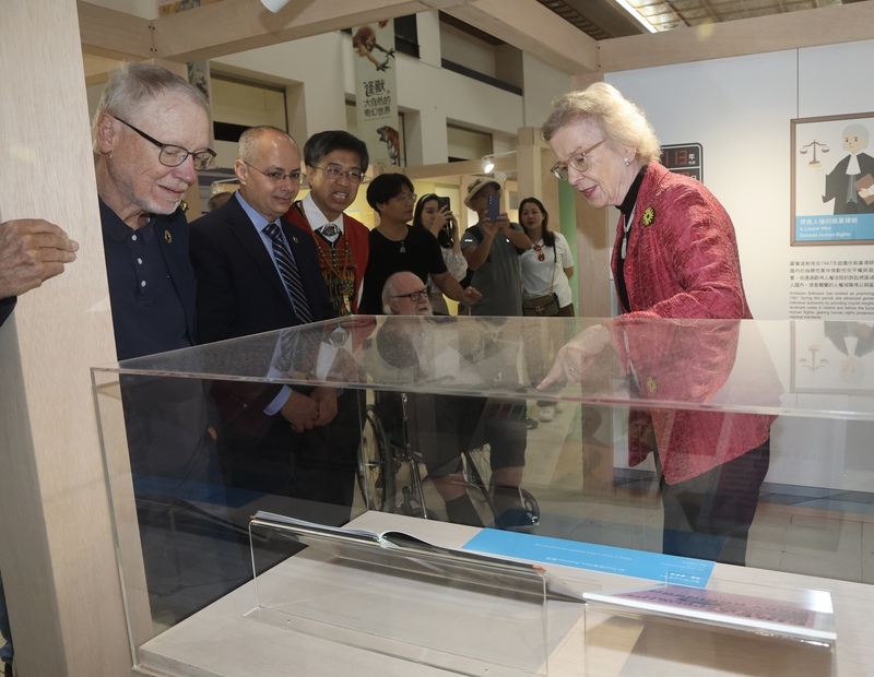 Mary Robinson, lauréate du Prix Tang, salue les avancées de Taïwan en matière de droits humains