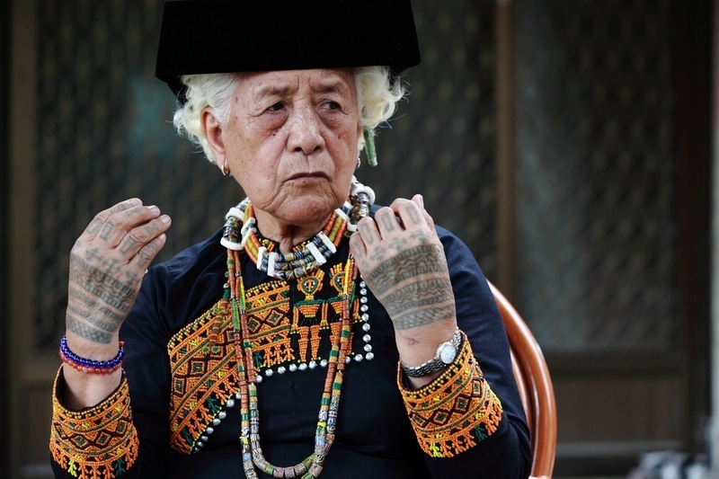 Le ministère de la Culture rend hommage à Liveges Rusiguwan et à son rôle dans la préservation de la culture du tatouage Paiwan