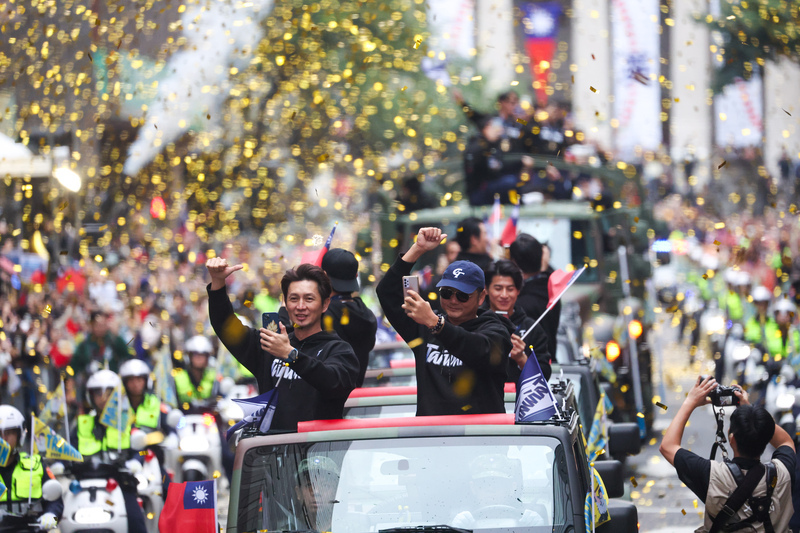 Les champions de baseball acclamés en héros dans les rues de Taipei