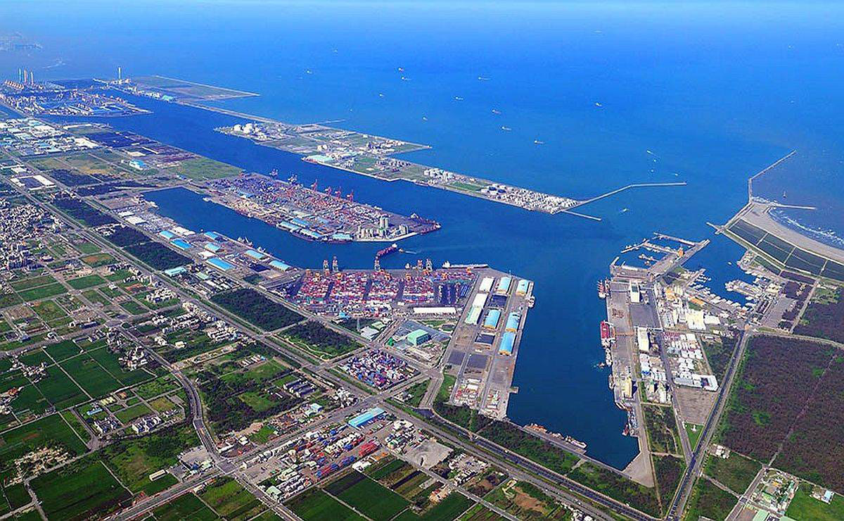 Un cargo hongkongais ayant participé aux manœuvres militaires chinoises accueilli à Taichung