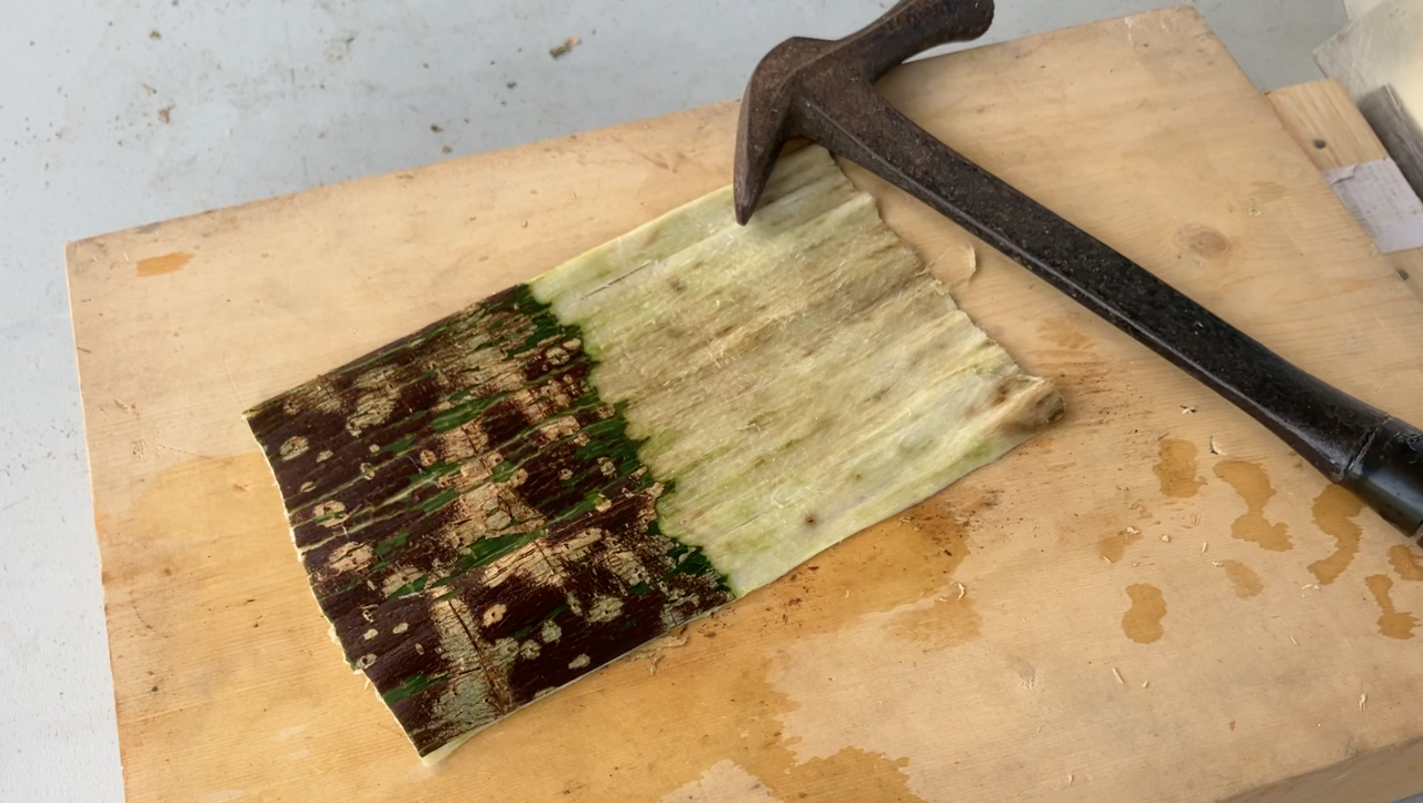Atelier de fabrication de tapa, papier ou tissu d'écorce de mûrier de Chine