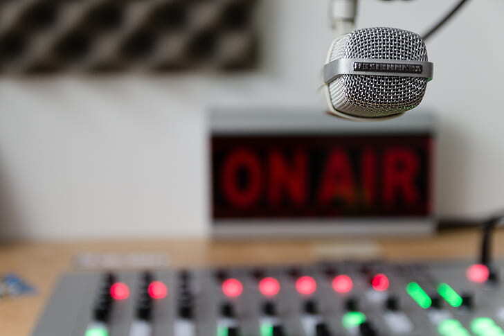 Au courrier : concours, radios communautaires et rites funéraires
