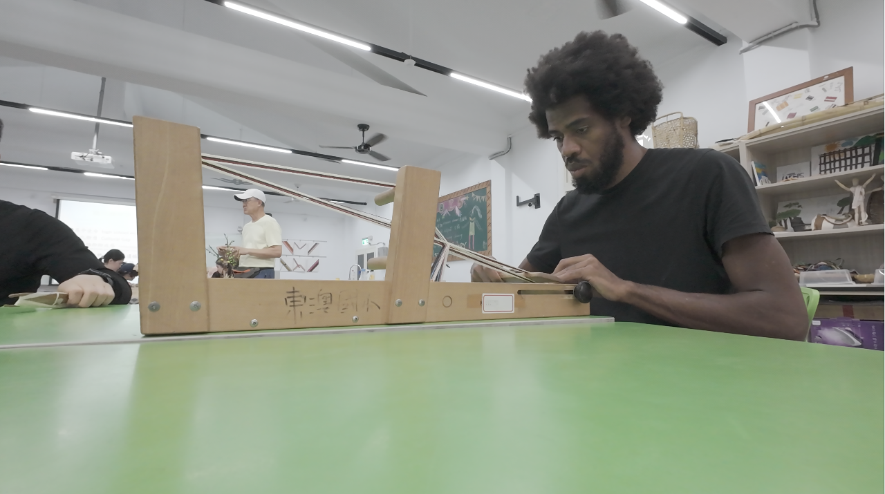 De la typographie au tissage en fibre de banane : résidence artistique d'Arthur Francietta